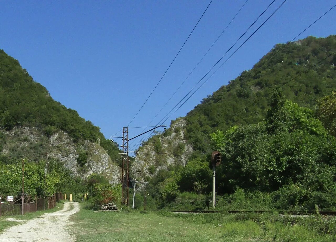 ущелье темби греция трасса. ущелье мариам-дере. улица ущелье. чегемское ущелье пирамида. улица ущелье.