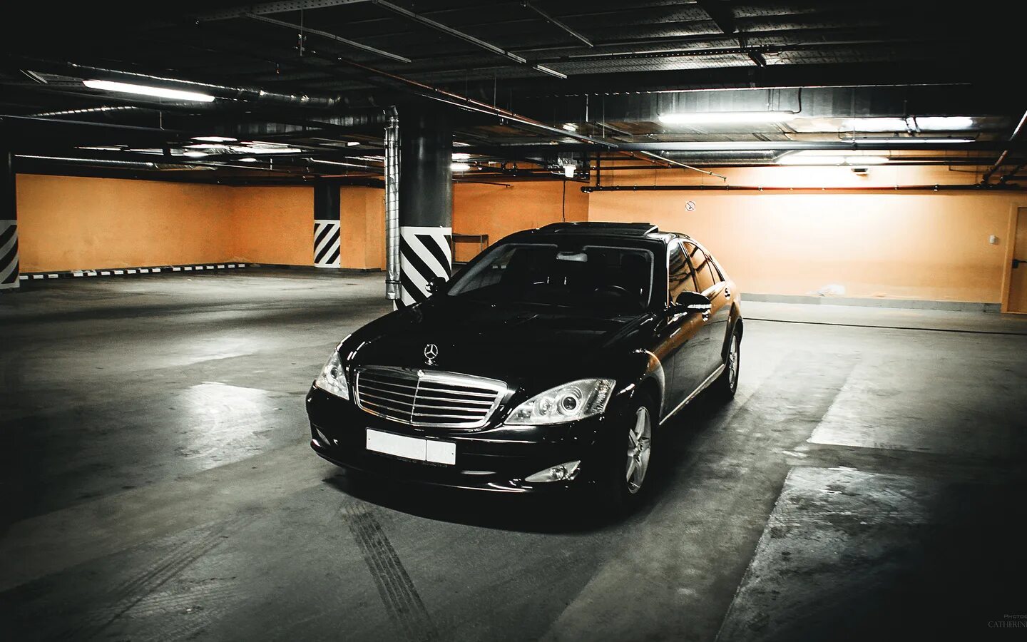 Золотой мерседес cls 63 amg. Амг 63 кар паркинг винил. Винилы на е63 амг в кар паркинг. Винилы на е63 амг в кар паркинг. Car parking amg.