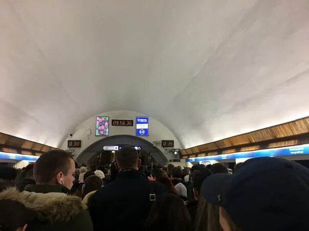 Петроградка метро. Станция метро Петроградская. Метро Петроградская закрыта. Метро Петроградская выход. Метро Петроградская выходы из метро.