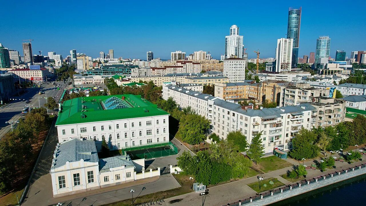 Екатеринбург, ул. 02. Гимназия 9 екатеринбург. Зоологическая улица екатеринбург. Решетская 51 детская клиническая больница.