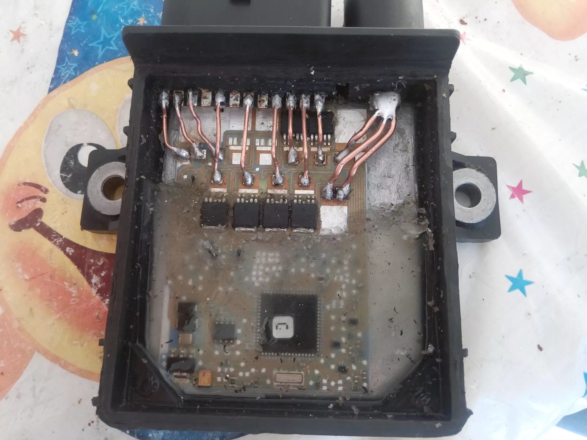 Блок накала свечей bmw x5 e70. Bmw x3 e83 реле свечей. Блок свечей накала е70. Блок свечей накала бмв е70. Блок накала свечей бмв е70.