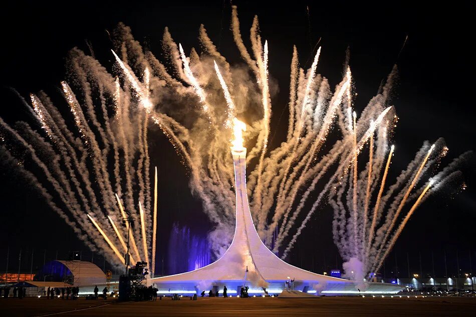 Открытие олимпиады в Сочи 2014. Олимпийский огонь Сочи 2014. Олимпийский огонь в Сочи в 2014 году. Церемония открытия игр сочи