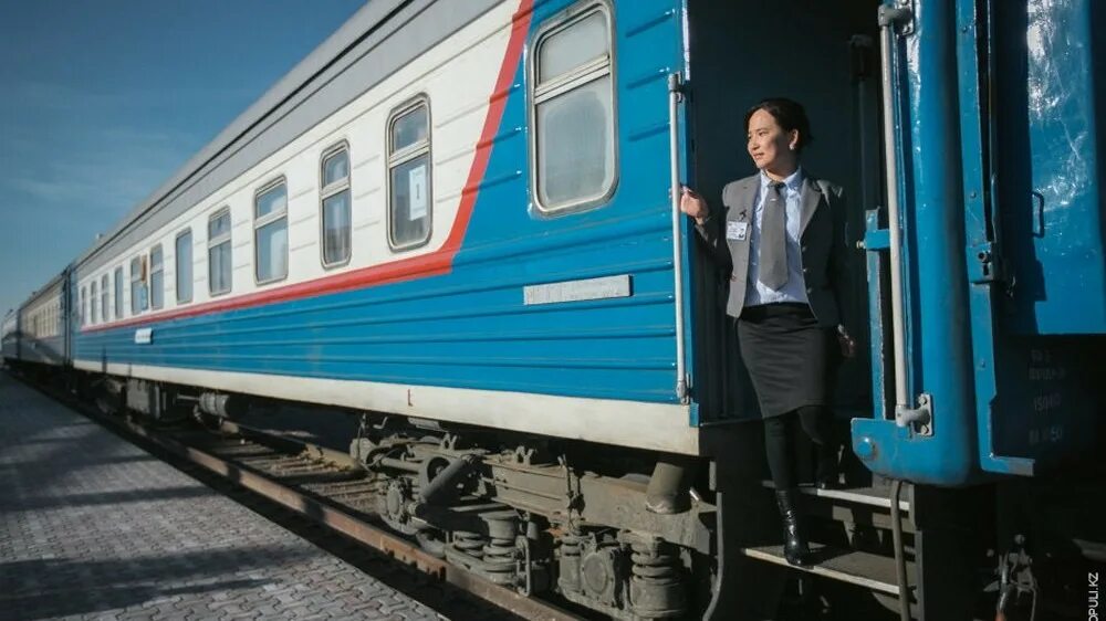 Поезд атырау. Вагоны КТЖ. Пассажирские вагоны КТЖ. Поезда Казахстана. Фирменный поезд Казахстан.