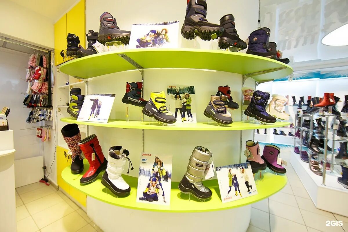 интерьер детских обувных магазинов. детский магазин. магазин обуви для детей. Panini kids ярославль. большие магазины детской обуви.