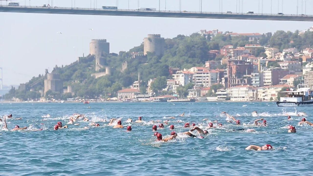 Пляж Босфор Стамбул. Заплыв через Босфор. Bosphorus Cross Continental Swim. Босфор купаться.