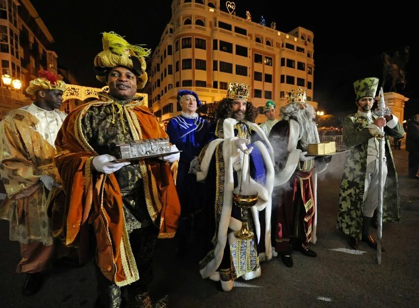 испанцы на новый год. La puerta del sol в новый год. испанцы на новый год. традиции испанцев на новый год. испанский новый год.