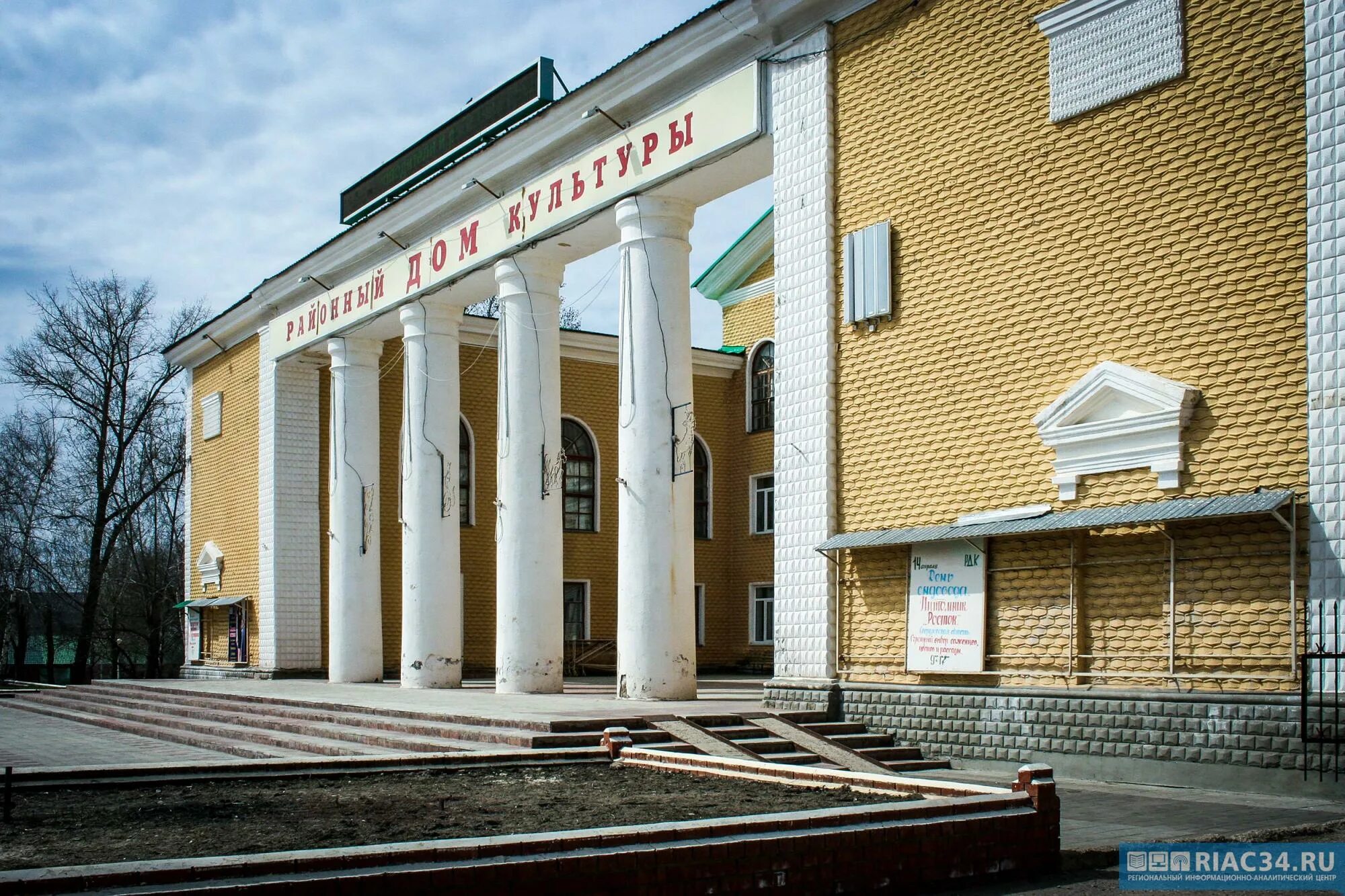 ДК Жирновск. ДК Жирновский Волгоградская область. Жирновский районный дом культуры. Город Жирновск Волгоградской области. Дома в жирновске волгоградская область