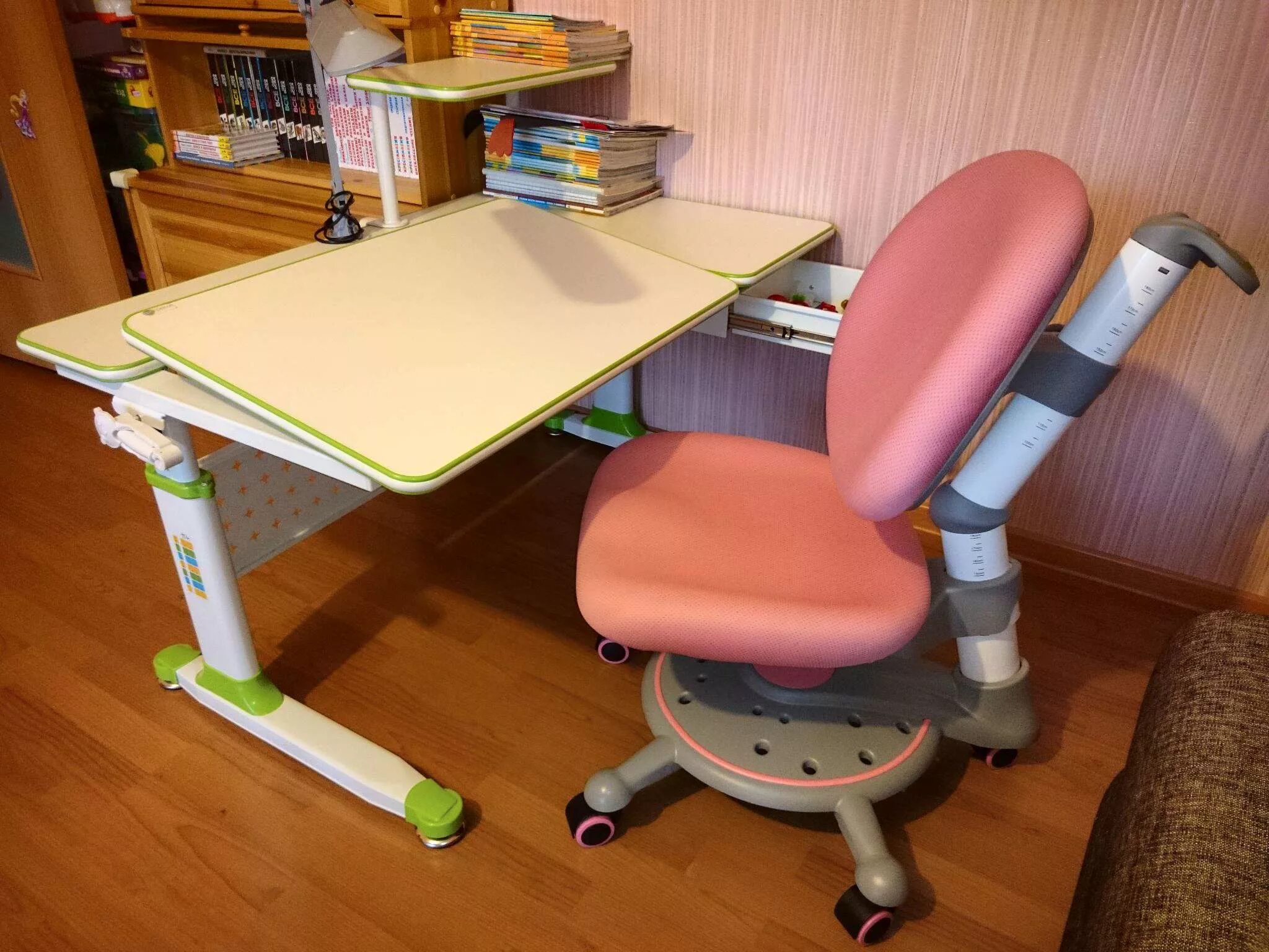 Лучший стол для ребенка. Rifforma comfort-34. стол rifforma comfort-34. парта с откидными сиденьями. парта и стур реформа.