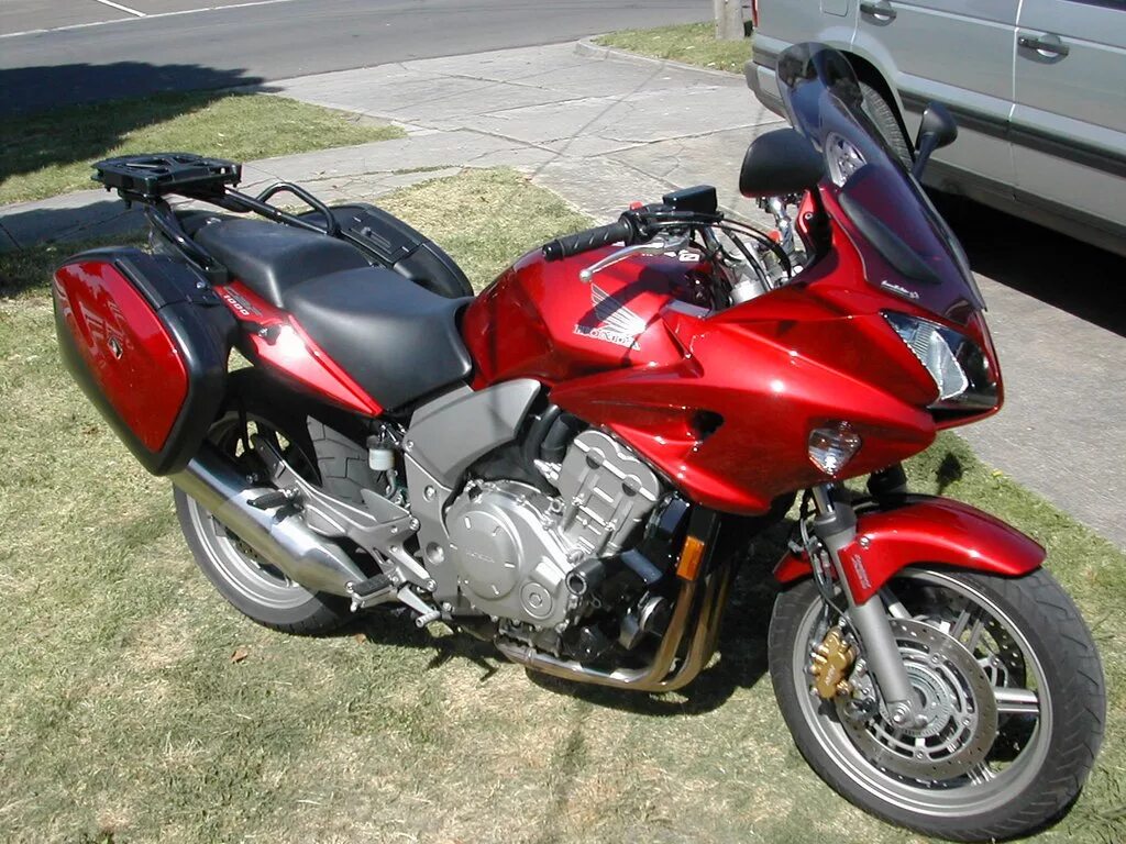 Купить мотоцикл в беларуси в рассрочку. Honda CBF 1000. Honda CBF 1000 красный. Honda CBF 1000 2012. CBF 1000 2008.