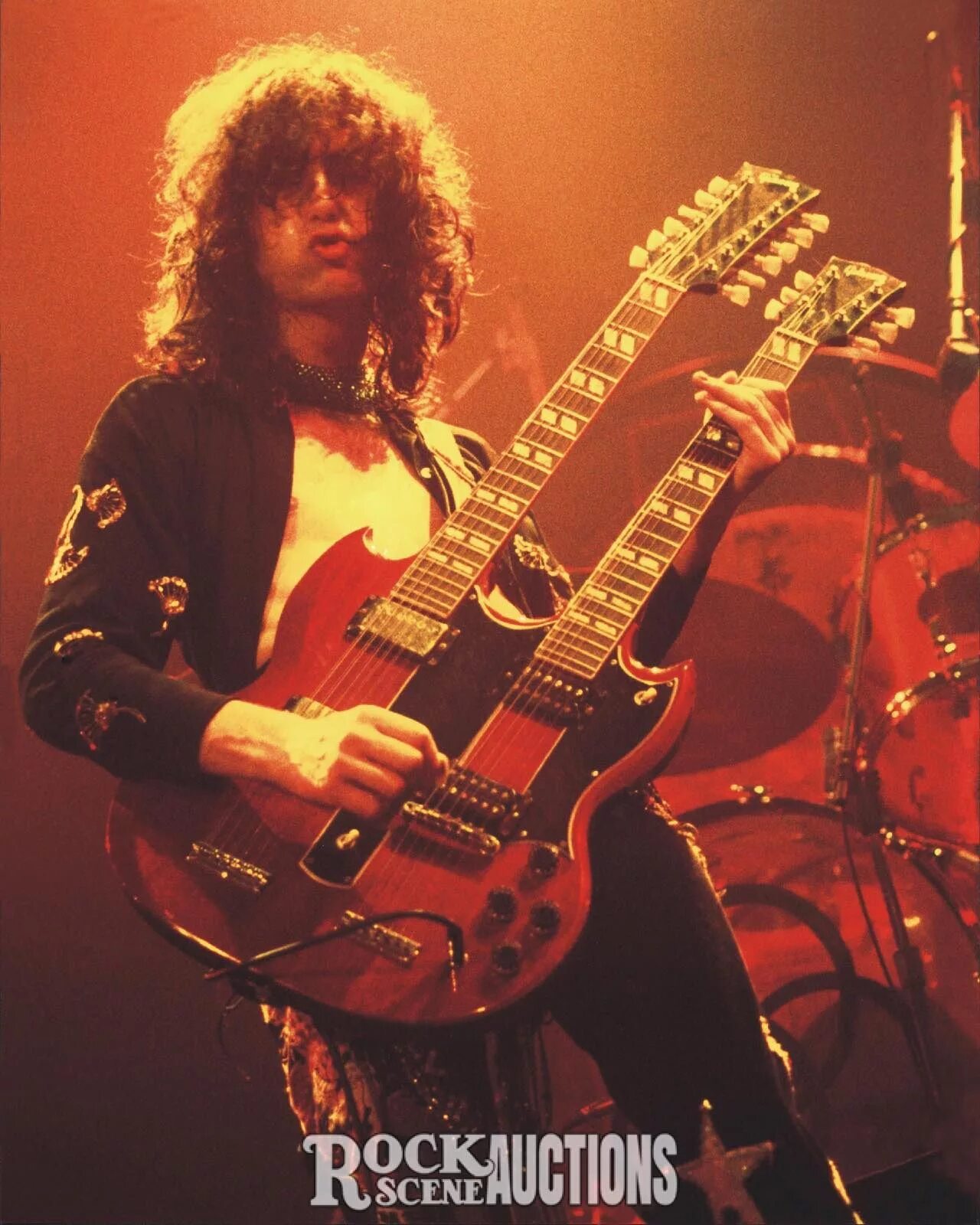 Джимми пейдж. Led zeppelin джимми пейдж. Лед зеппелин jimmy page. Джимми пейдж в молодости с гитарой. Двухгрифовая гитара led zeppelin.