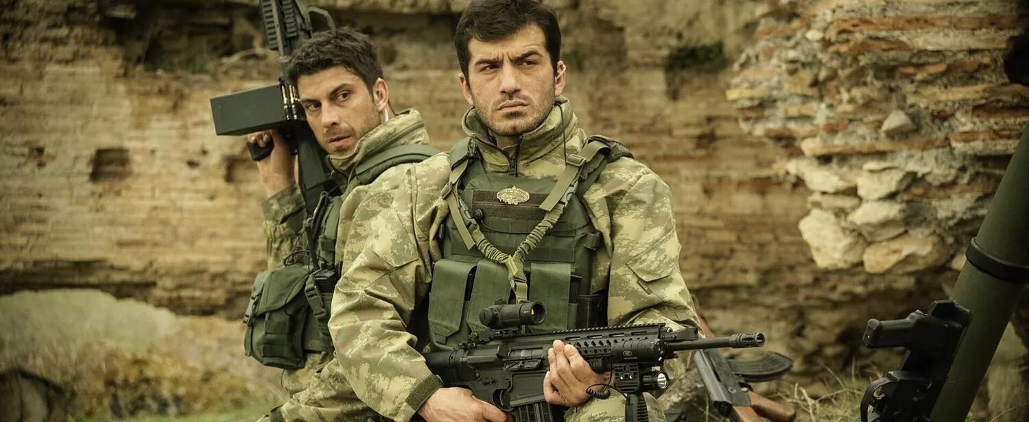 2 горы рядом. Гора два брата анастасиевка. Восхождение на гору чогори. Shelter 2 mountains. Игра shelter mountain.