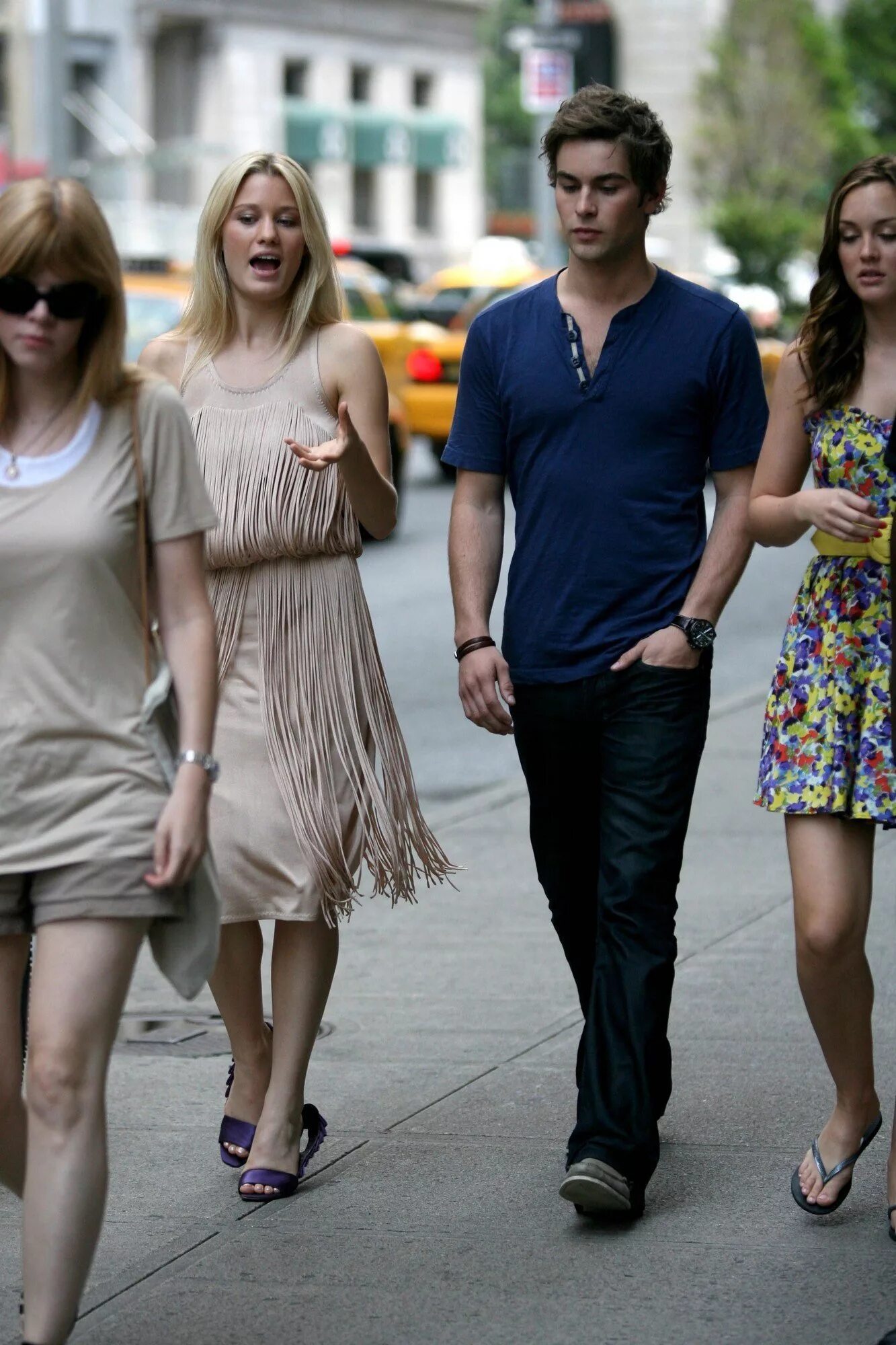 первая школа лотошино. сериал сплетница школьная форма. блейд уолдорф сплетницы. лотошино. сплетница нетфликс.