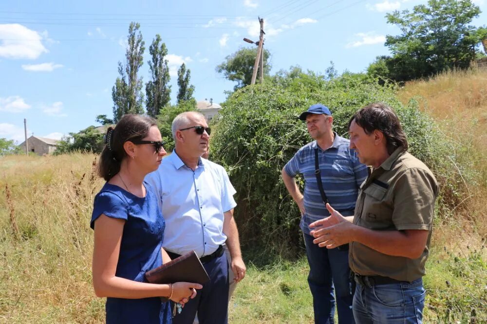 Феодосия сегодня новости последнего дня. Феодосия сегодня новости последнего дня. Парад к дню города феодосии. Феодосия сегодня новости последнего дня. Феодосия художники на набережной.