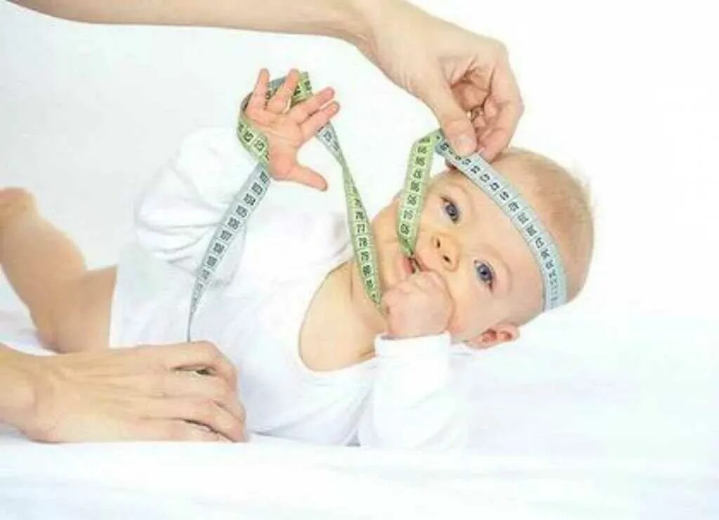 контрольное взвешивание новорожденного. гипертермия у новорожденных. измерение окружности головы грудного ребенка. термометрия новорожденных. измерение окружности головы у детей.