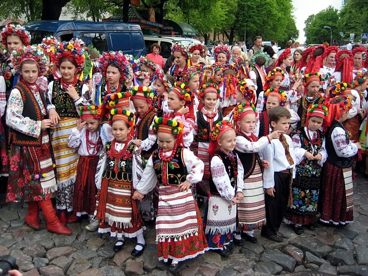 Ukrainian people. Культура Украины. Украинский национальный костюм. Украинская Национальная культура. Украинские национальные праздники костюмы.