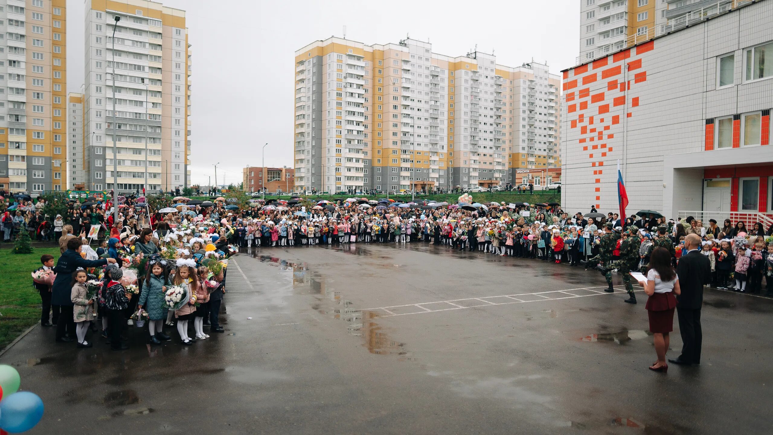 Школы красноярск сегодня. 156 Школа Красноярск в Солнечном. Школа 158 Красноярск. Школа в Солнечном Красноярск. Школа 1 Красноярск.