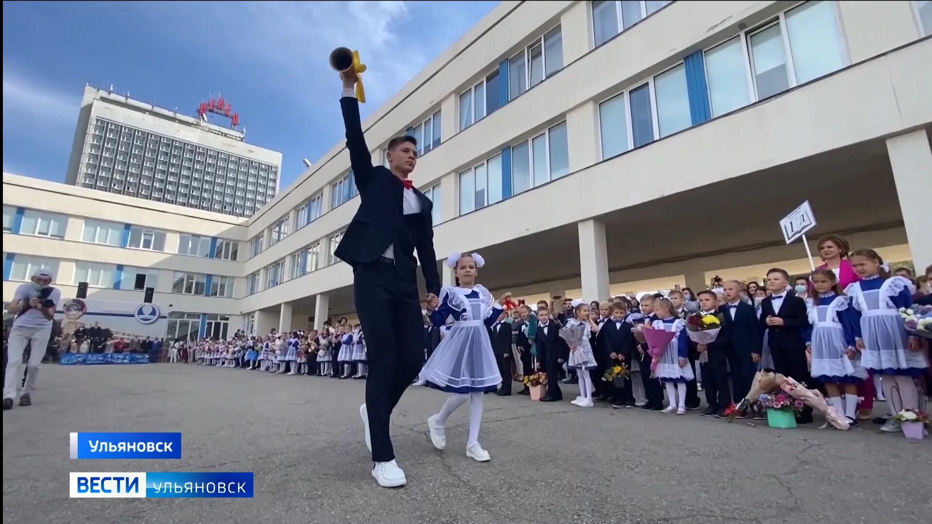 Школа 1 ульяновск. Гимназия 1 Ульяновск. 1 Гимназия Ульяновск 1 сентября. Линейка 1 сентября 1 гимназия Ульяновск. Гимназия 2 Ульяновск.