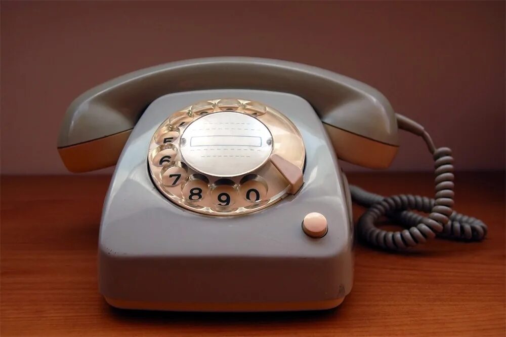 Заменить домашний телефон. Домашний телефон. Домашний телефон старинный. Старый телефон. Стационарный телефон старый.