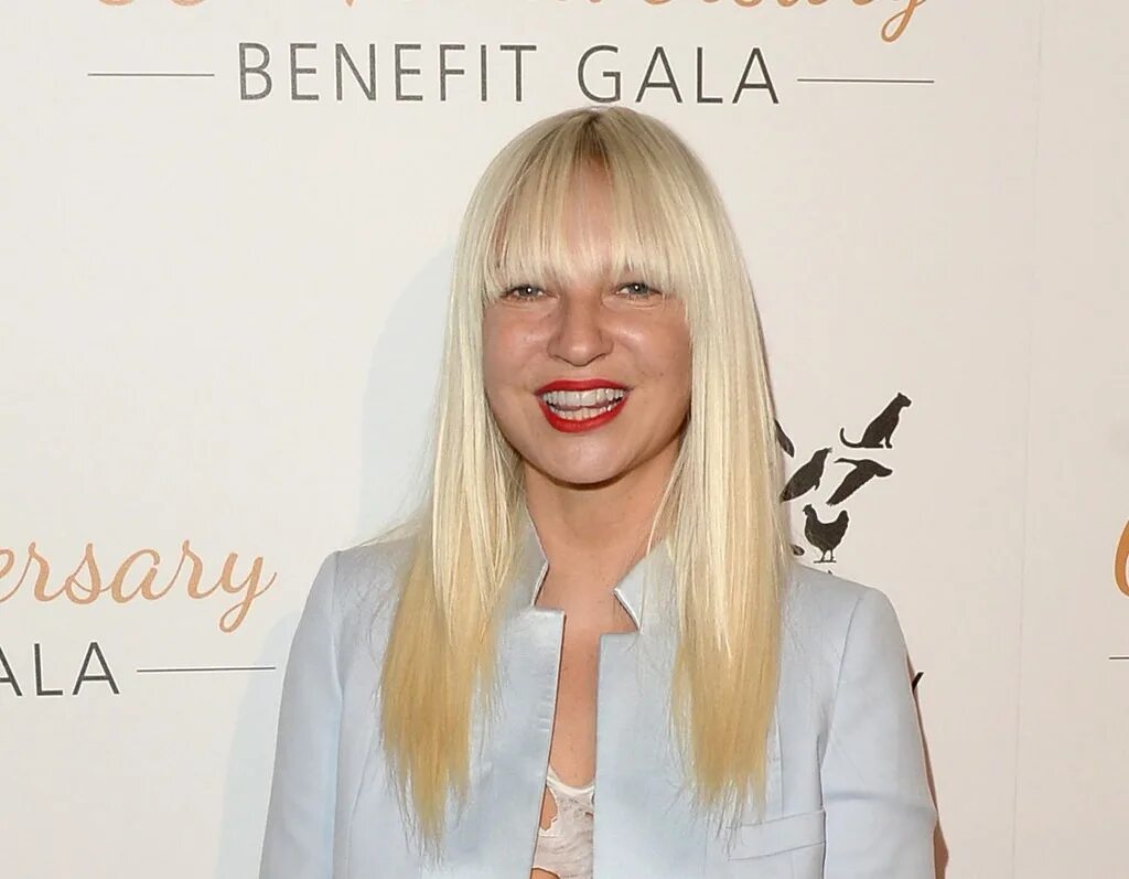 Unstoppable сиа. Sia 2008. Sia beautiful перевод. Sia beautiful перевод. Сиа кейт изобель ферлер.