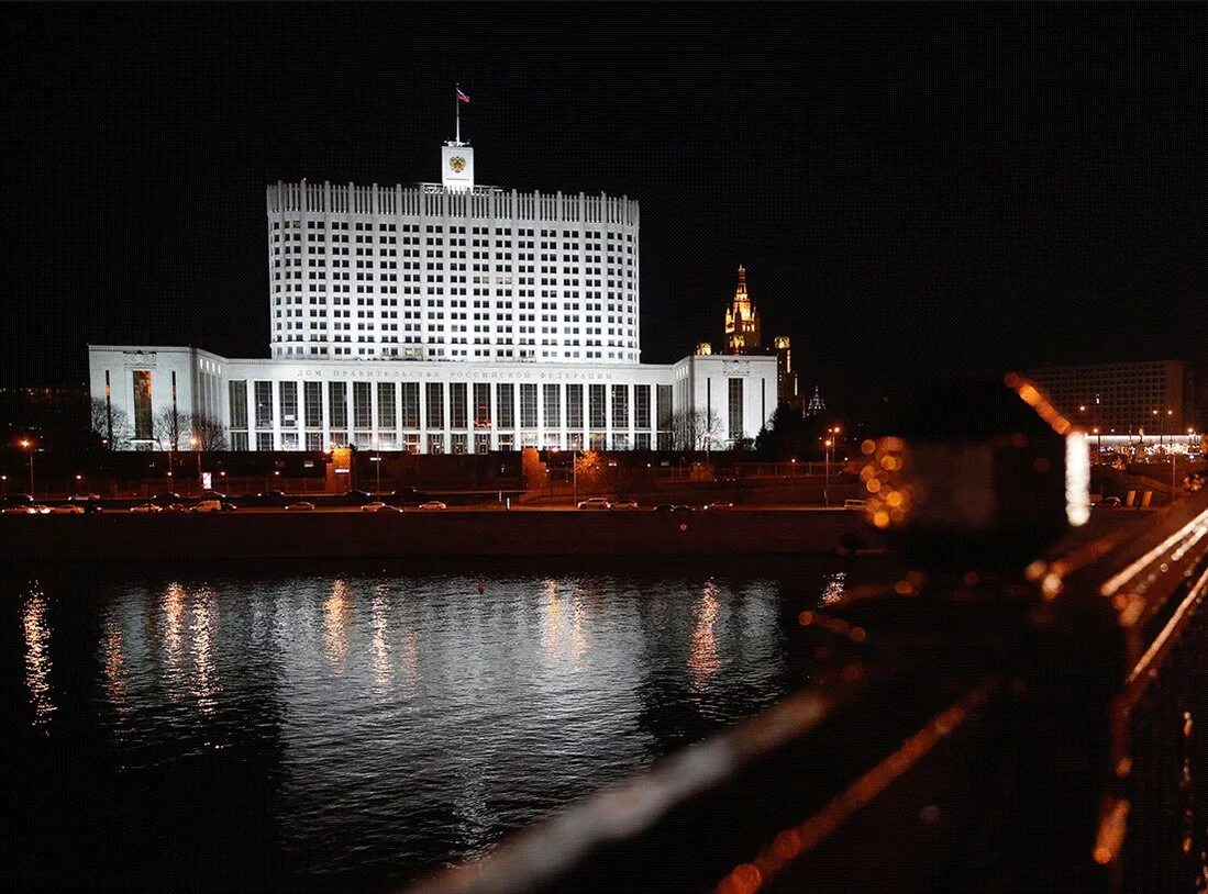 Правительство рф горячая. Белый дом в Москве. Белый дом правительства в Москве. Дом правительства Москва ночью. Дом правительства Российской Федерации СССР.