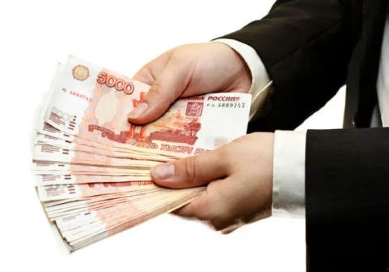 Налоговая обманывает. Деньги в руках. Рубли в руках. Рука с деньгами без фона. Деньги рубли.