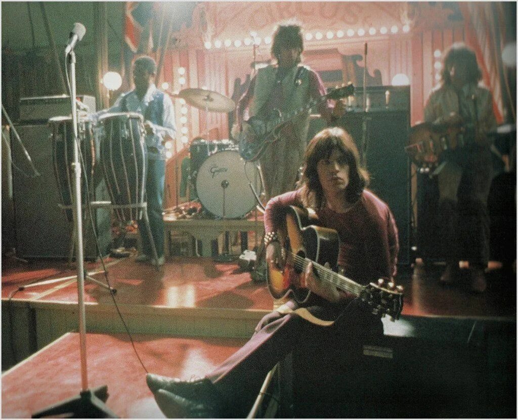 Roll rolling рок. Роллинг стоунз 1968. Rolling Stones Circus 1968. Rolling Stones 1968 Keith Richards Circus.