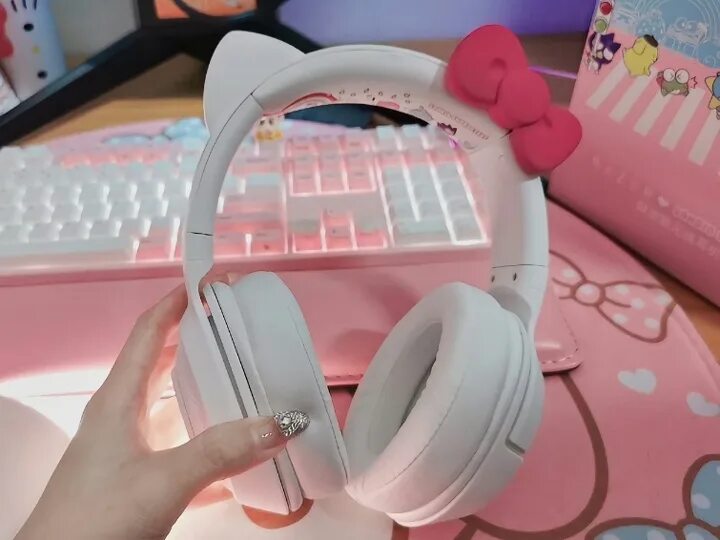 Razer hello kitty. Razer x sanrio. наушники razer sanrio limited hello kitty. razer blackwidow x sanrio limited edition hello kitty. hello kitty x razer kraken sanrio.