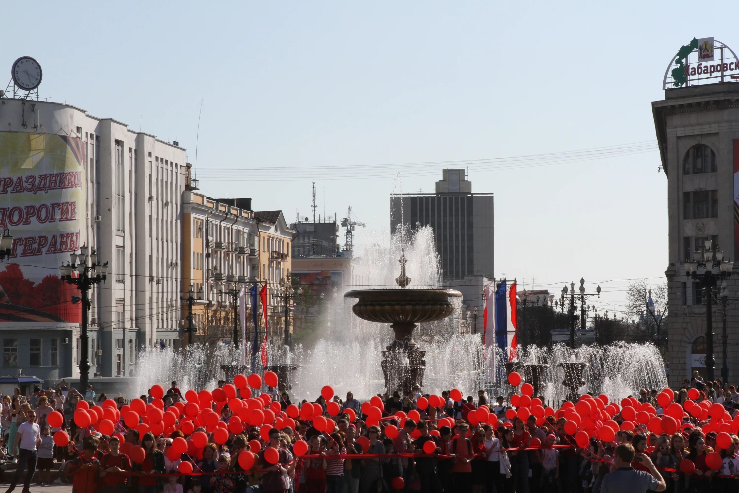 1 май хабаровск. Площадь Ленина Хабаровск. Трибуны 9 мая Хабаровск. Май Хабаровск 9 мая. Хабаровск площадь Ленина мероприятие Патриот.