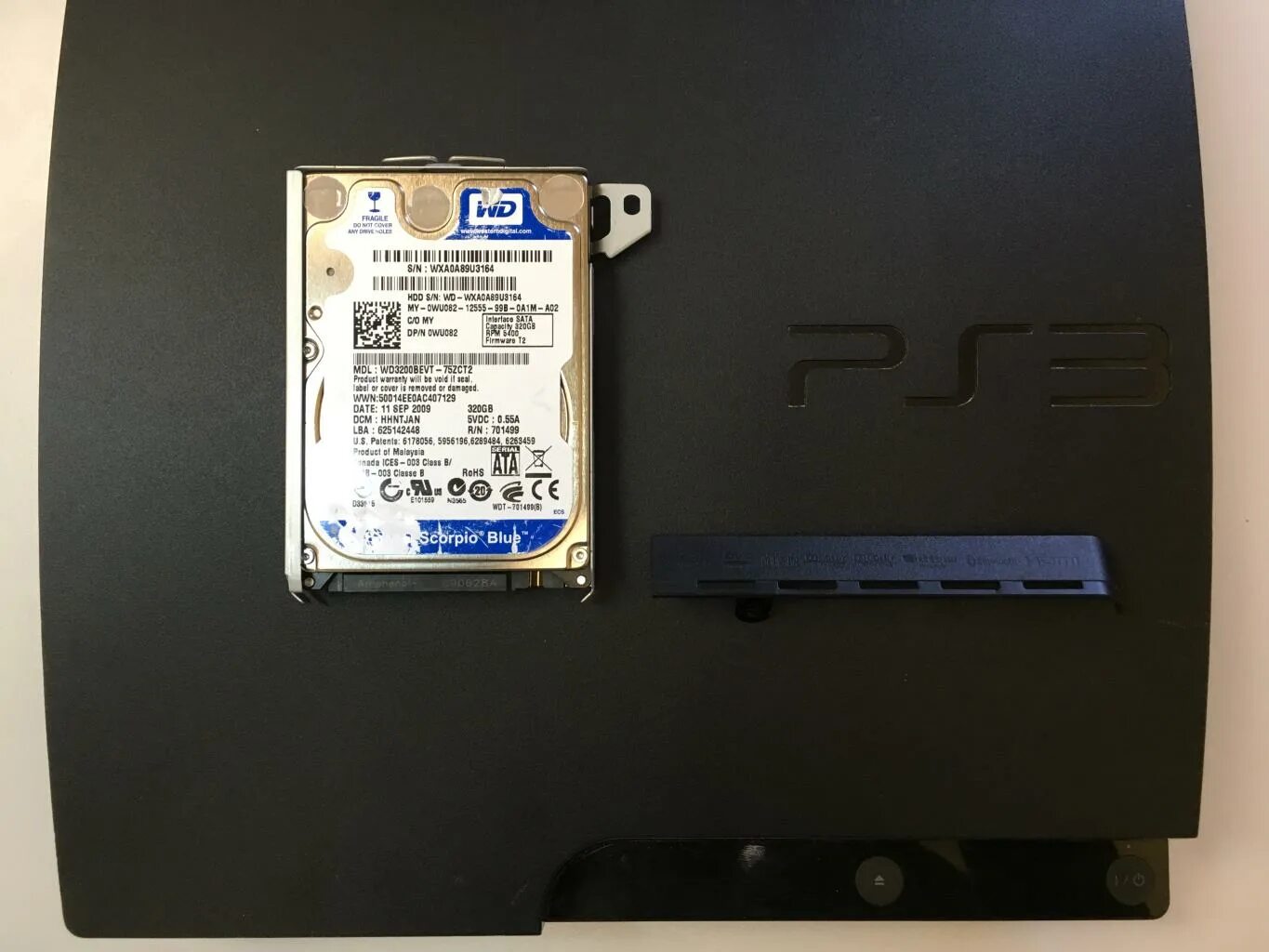 Жесткий диск на плейстейшен 3. Ps3 Slim HDD. Жёсткий диск ПС 3 разъём. HDD У ps3 SSD. Пс 3 жесткий