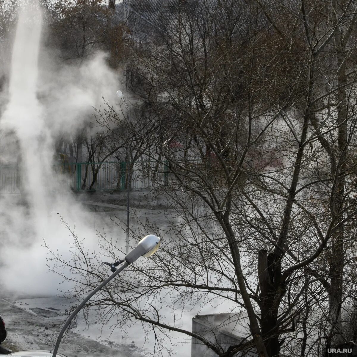 чп в торговом центре москва. фонтан кипятка в питере. транспорт мчс. прорыв трубопровода в самаре. прорыв теплотрассы.