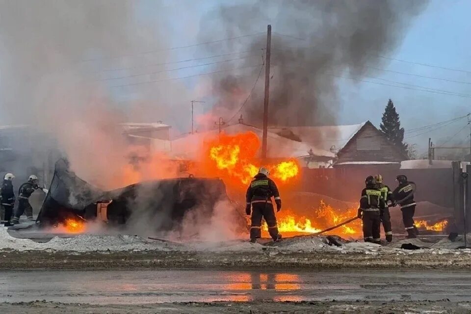 Огромный пожар. Пожар новая сейчас. Склад озон новая рига пожар. Пожар в многоквартирном доме. Ново-талицы ивановская область.