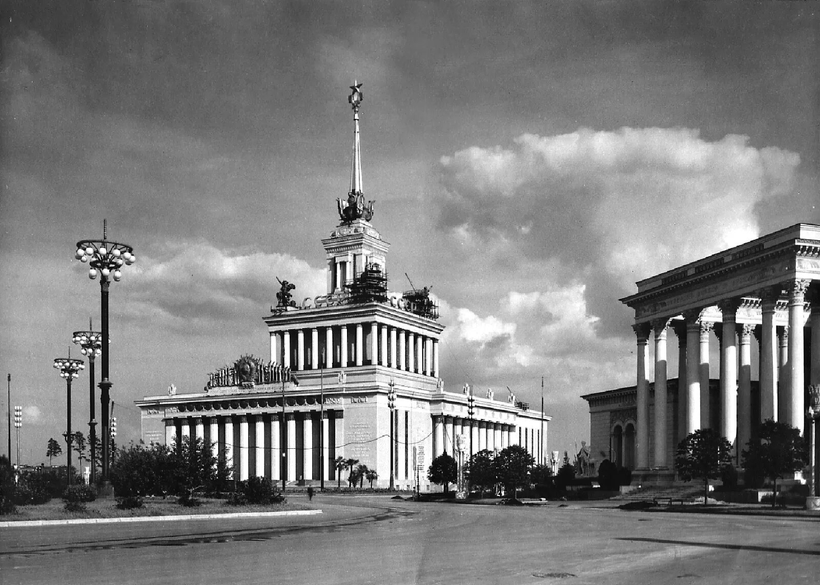 Главный павильон ВДНХ 1939. Главный павильон ВСХВ (ВДНХ). Щуко главный павильон ВДНХ. Центральный павильон ВДНХ 1954.