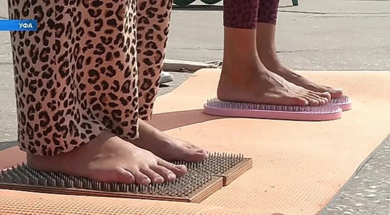 рекорд стояния на гвоздях. спортивные рекорды. рекорд стояния на гвоздях. подарочный сертификат стояние на гвоздях. рекорд по стоянию на одной ноге среди детей мировой.