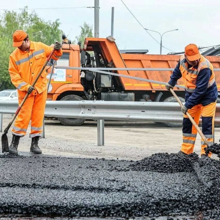 Государственное бюджетное учреждение дорожное. Дорожный рабочий. Ремонт дороги фото. Ремонт дорог в Подмосковье. Председатель в Подольске по дорожному строительству.