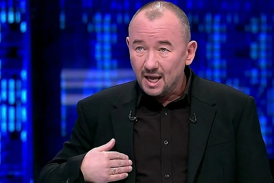 Ведущий первого канала артем шейнин. Теле. Ведущий 1 канала артем шейнин. Телеведущий артем шейнин. Первая студия с артемом шейниным.