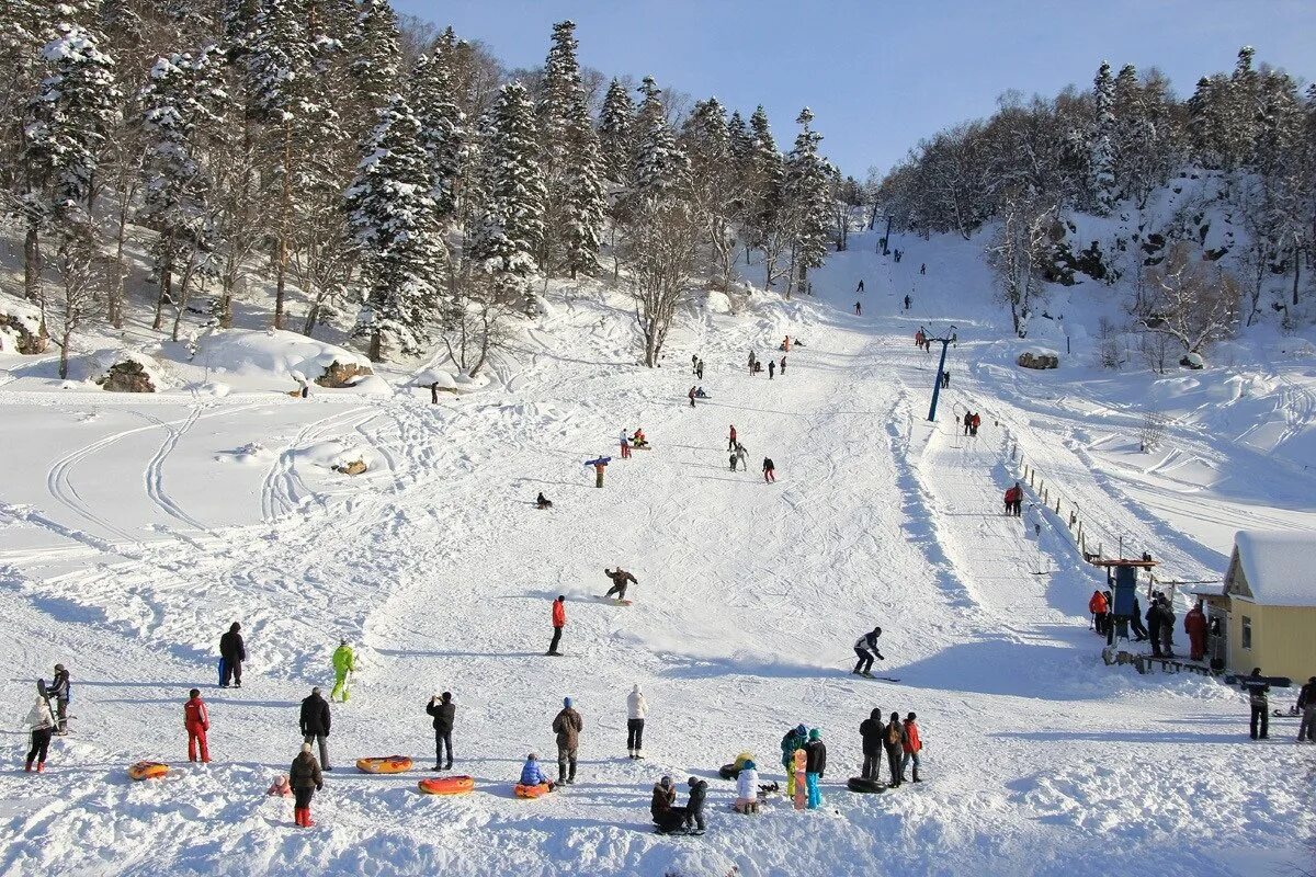 Снежный горнолыжный курорт веб. Лаго Наки зима. Горнолыжный курорт Лаго-Наки в Адыгее. Лаго-Наки в Адыгее зимой. Лагонаки Адыгея зимой.