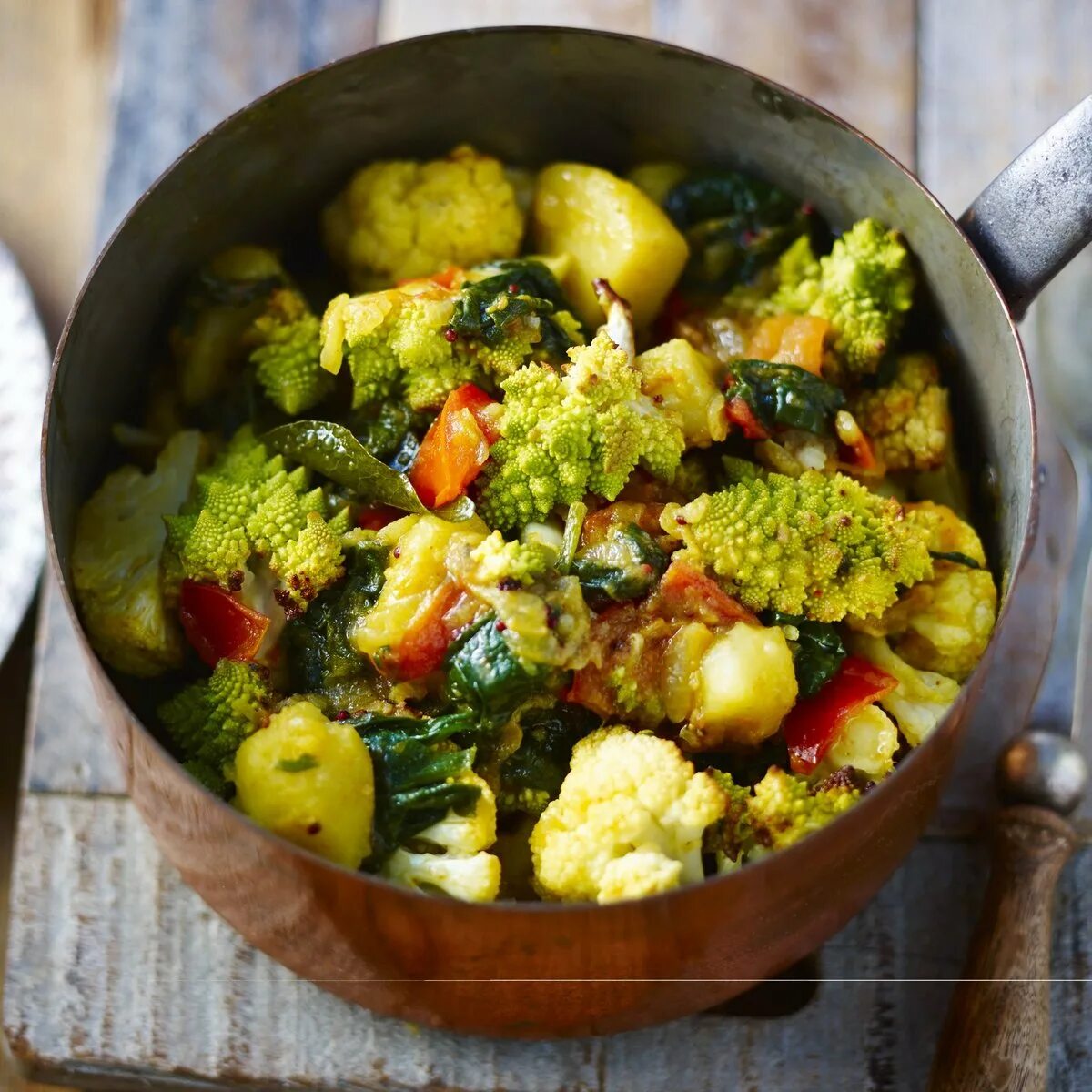 Брокколи рецепты постный. Брокколи рецепты постный. Брокколи. Картина из брокколи. Салат с брокколи в ресторане.