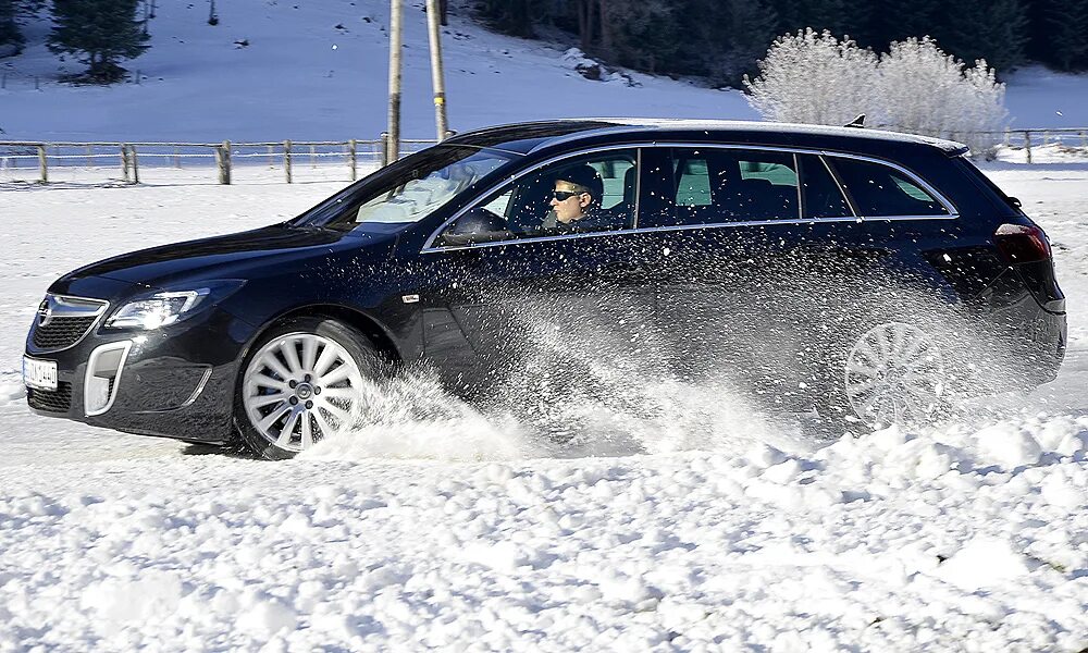 Универсал зима. Инсигния универсал полный привод. opel insignia country tourer cdti 4x4 2025. опель инсигния полный привод. опель универсал полный привод.
