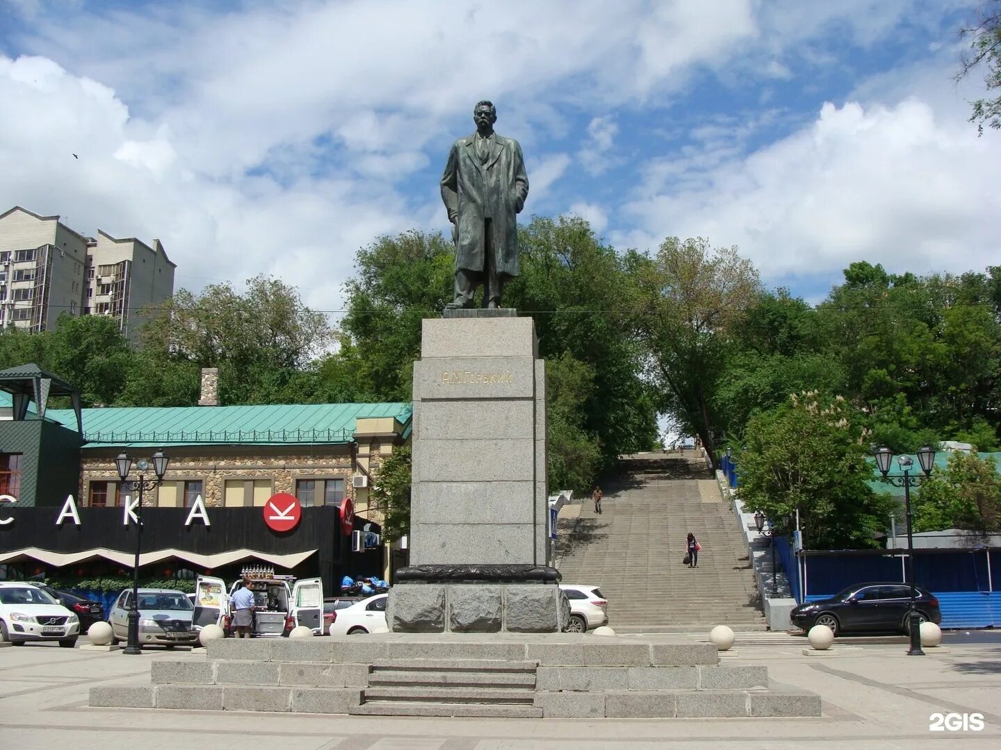 Ул алексея горького. Памятник Максиму Горькому в Ростове-на-Дону. Памятник м Горькому в Ростове на Дону. Памятник Горькому в Ростове на Дону на набережной.