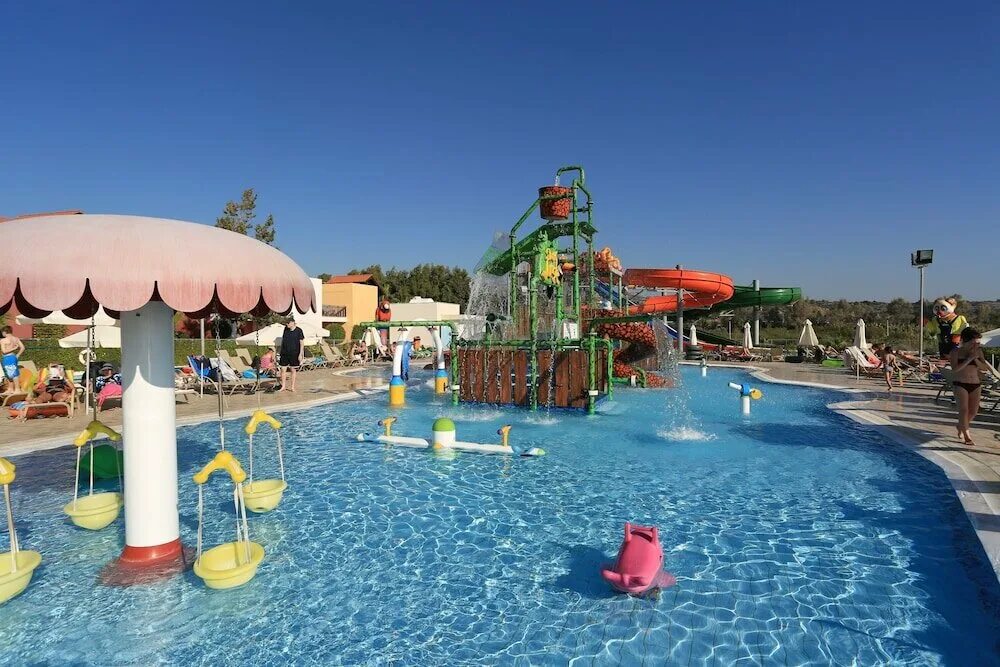 Water park resort. Аквапарк фламинго озеро карачи. Эден аквапарк. Aqua sol holiday village 4 кипр пафос. Кипр холидей виладж пафос.