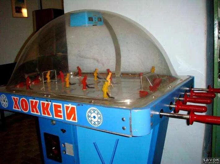 Купить автоматы ссср. Советские игровые автоматы. Советский игровой автомат хоккей. Настольный футбол игровой автомат. Игровой автомат кран СССР.