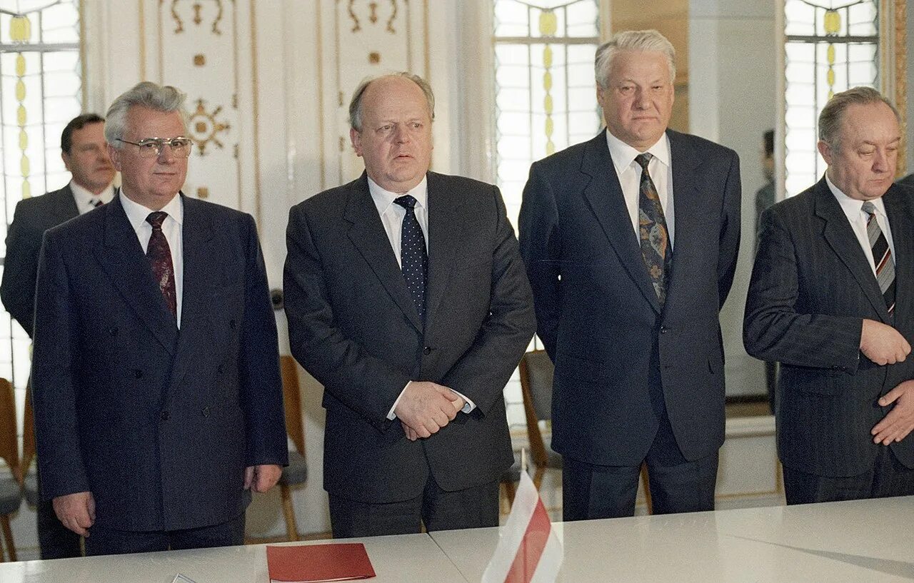 Беловежская пуща 1991 снг. Беловежское соглашение между. Подписали:. Беловежское соглашение между. Беловежское соглашение 1991 г.