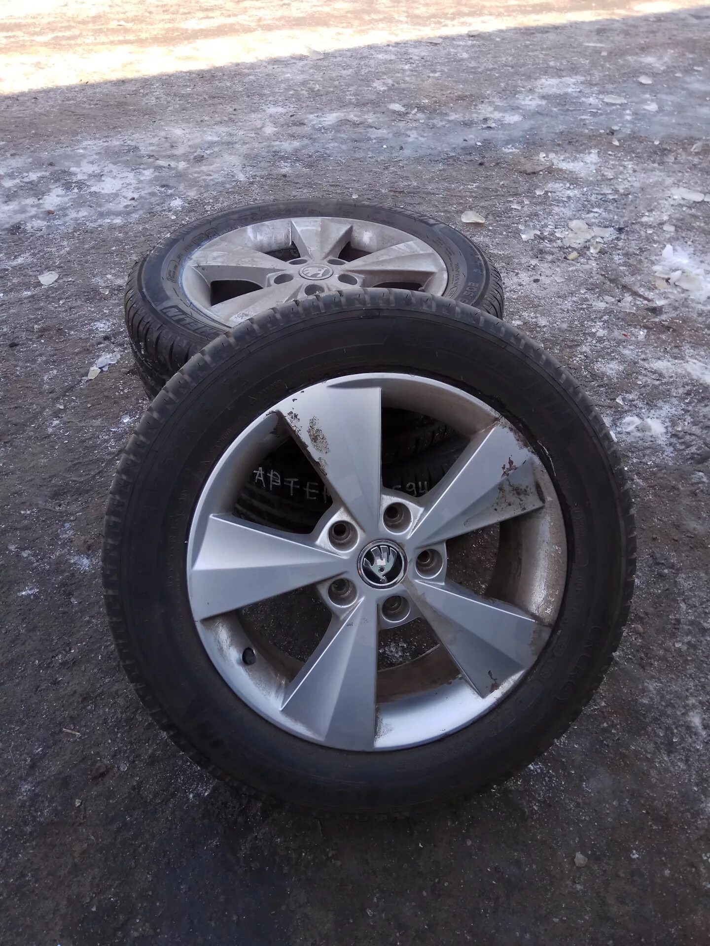 Диск литые диски 205 55 r16. Диски skoda r16 5x112. 205/55 r16 диски литые. оригинальные диски шкода r16.