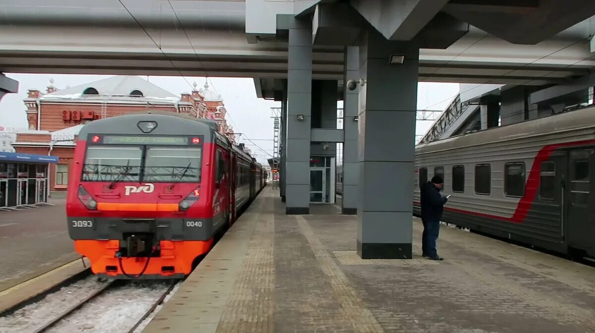 Казань 1 вокзал электричка. Объявляют поезда на вокзале. Как объявляют поезда на вокзале. Звук объявления на вокзале РЖД.