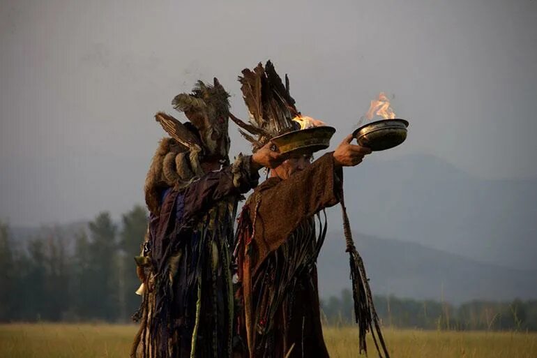 Шаман кий бубен с алтая. Бубен шамана ханты манси. Алеуты шаманизм. Шаманский бубен манси. Начинающий шаман.