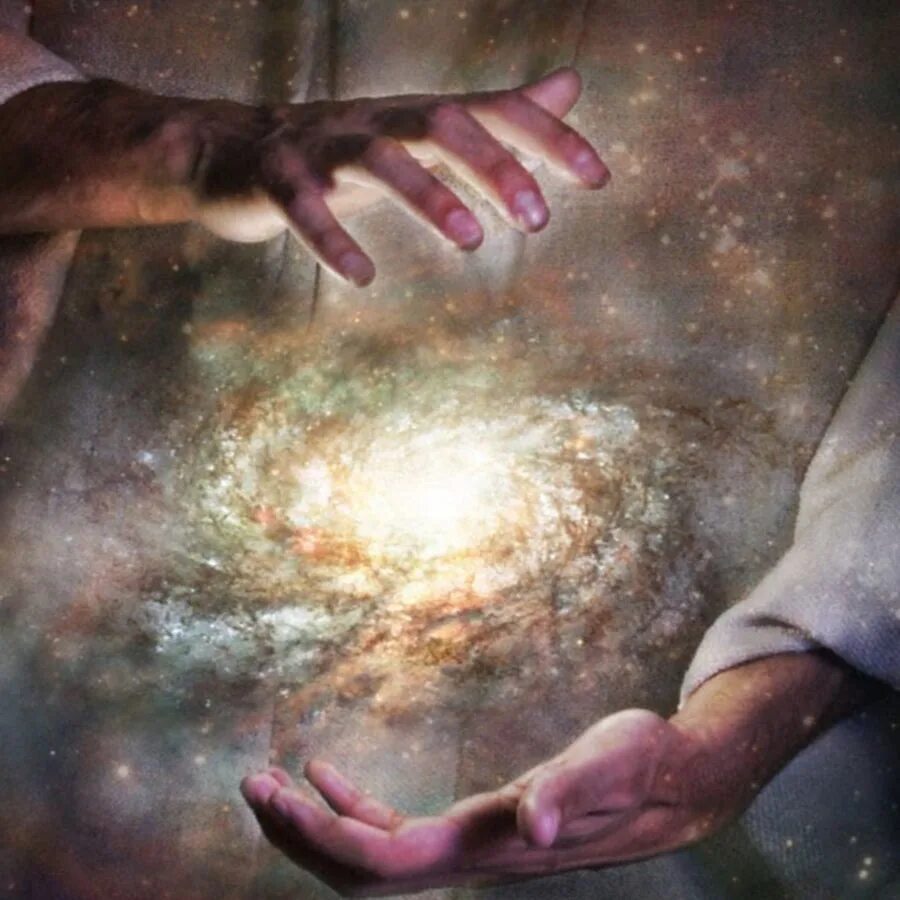 Человек создатель вселенной. Креационизм. Руки Творца. Руки держат вселенную. Мир в руках Бога.