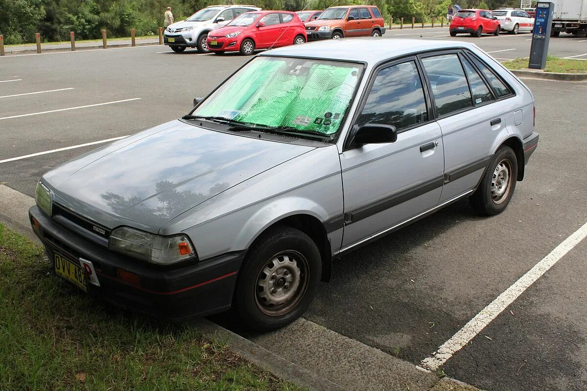 Mazda 323 bf. Mazda 323 3 поколение. Mazda 323 bf 1985. Мазда 323 1988 bf. Mazda 323 iii.