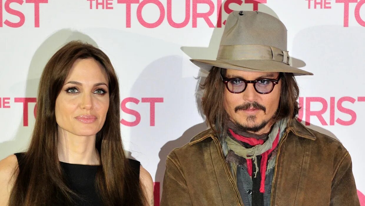 Джоли и депп. Джонни депп и джоли. angelina jolie and johnny depp. johnny depp angelina.