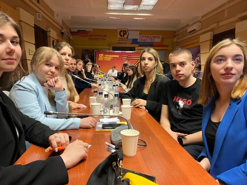 Мировые информагентства. Ранхигс олег александрович. Справедливая россия за правду логотип. Олег митрошенков. Московский справедливый.