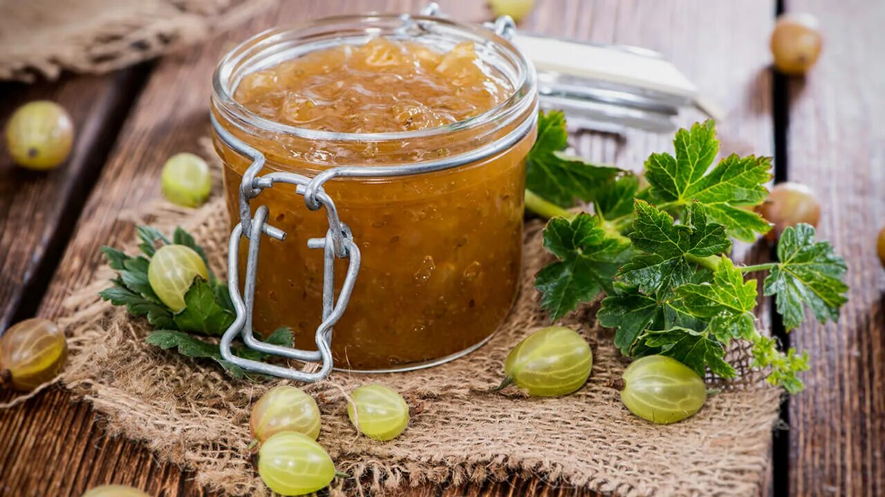 Варенье из крыжовника царское или изумрудное варенье с апельсином. Крыжовник изумрудное варенье. Желе из крыжовника. Силт из крыжовника. Королевское варенье из крыжовника.